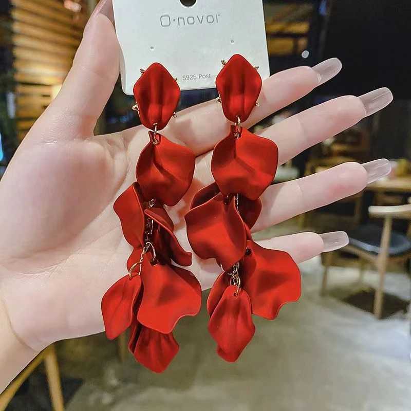 New Exaggerated Han… - image