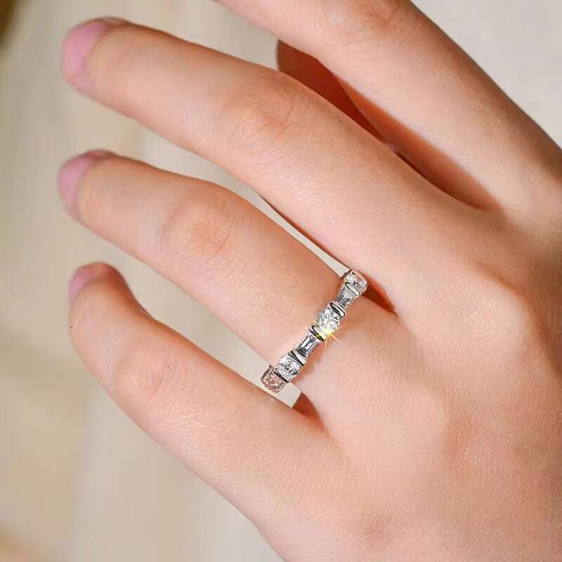 DHcollection Grass Stone Q060 Women's Zircon Wedding Ring