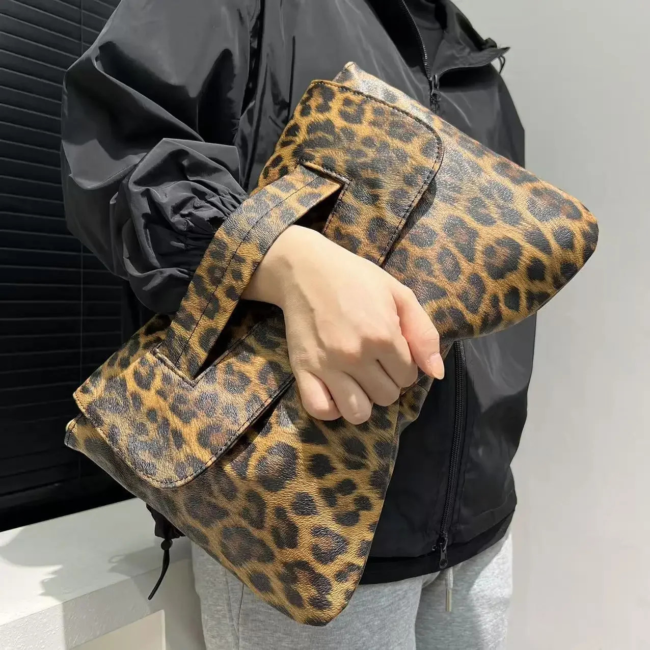 Ladies fashionable retro leopard print handbag personalized high-capacity set official document shoulder bag 250417