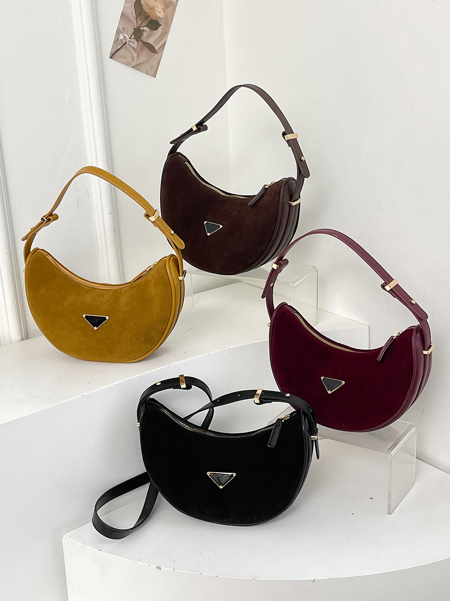 New design Retro matte crescent-shaped underarm bag for Women 2025 New style fashionable, trendy, casual and versatile shoulder bag Free shipping