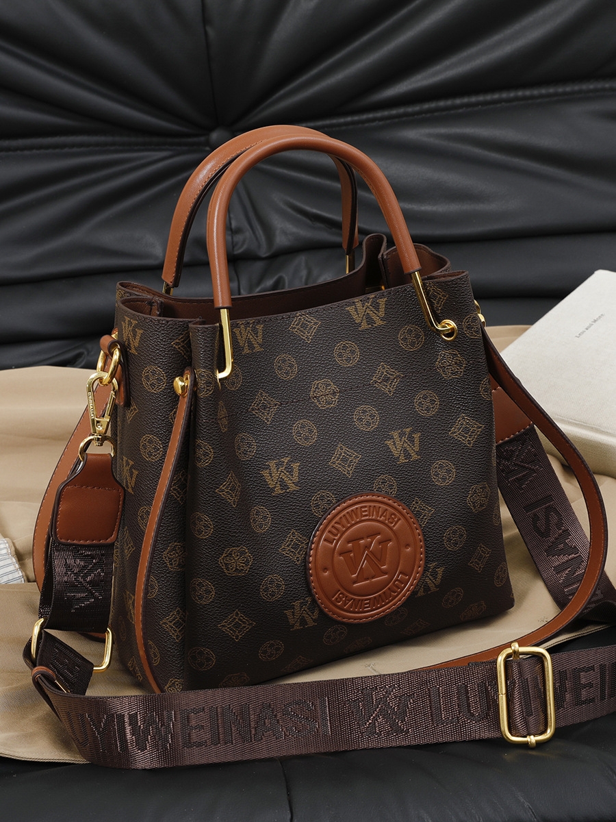 Lacel UrwebinDesigner bag Classic flip top handbag High quality sheepskin made with metal chain style shoulder bag CF handbag Fashionable crossbody ba