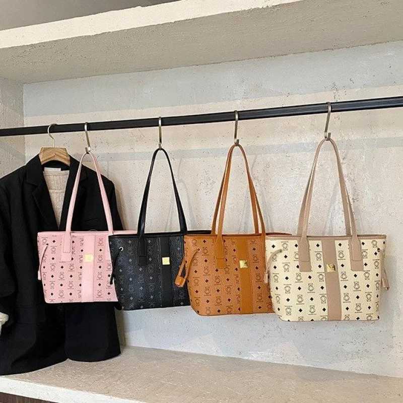 Trendy Fashion Large Capacity Crossbody Handbag For Women With Leather Material And Simple Vintage LookW251118