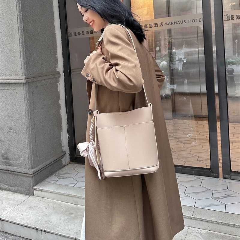 Womens Large Capacity Shoulder Bag armpit bag Ladies Genuine Leather Commuter Shopper Bags bucket bag luxury Handbag Big toteW251118