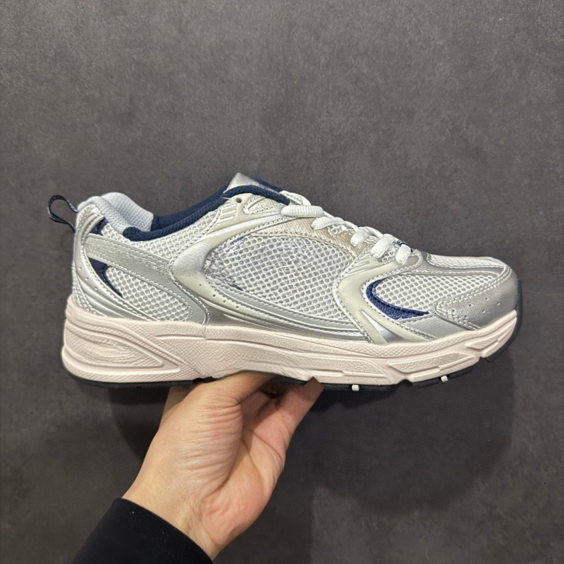 New gray silver white men's and women's mesh designer couple sports and leisure shoes, fashionable walking shoes, trendy running shoes