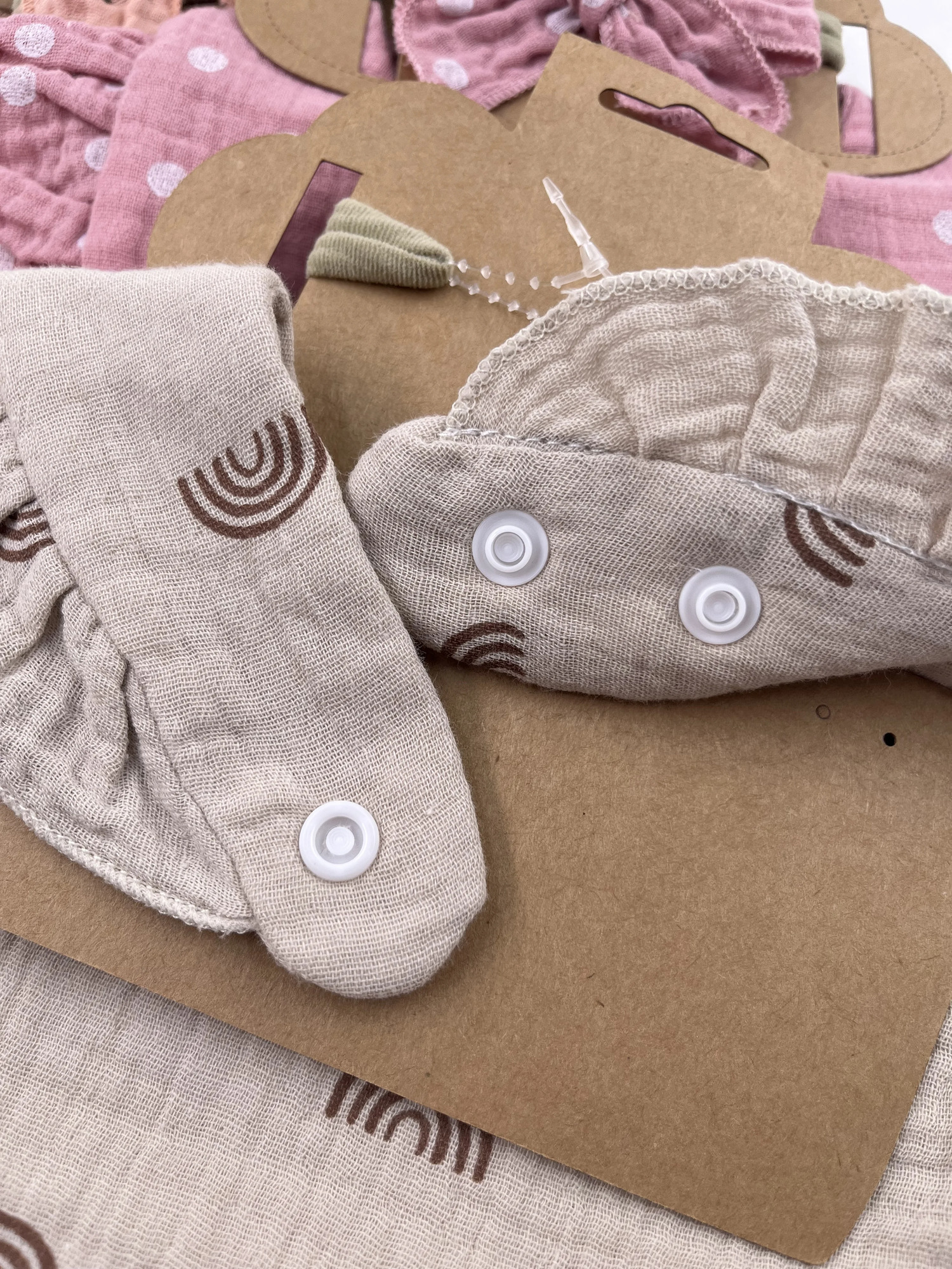 2 piecesset with ruffled edges plain cotton baby bibs hair bows girl headbands floral prints Saliva towels feeding Burp clothes scarves 250414z