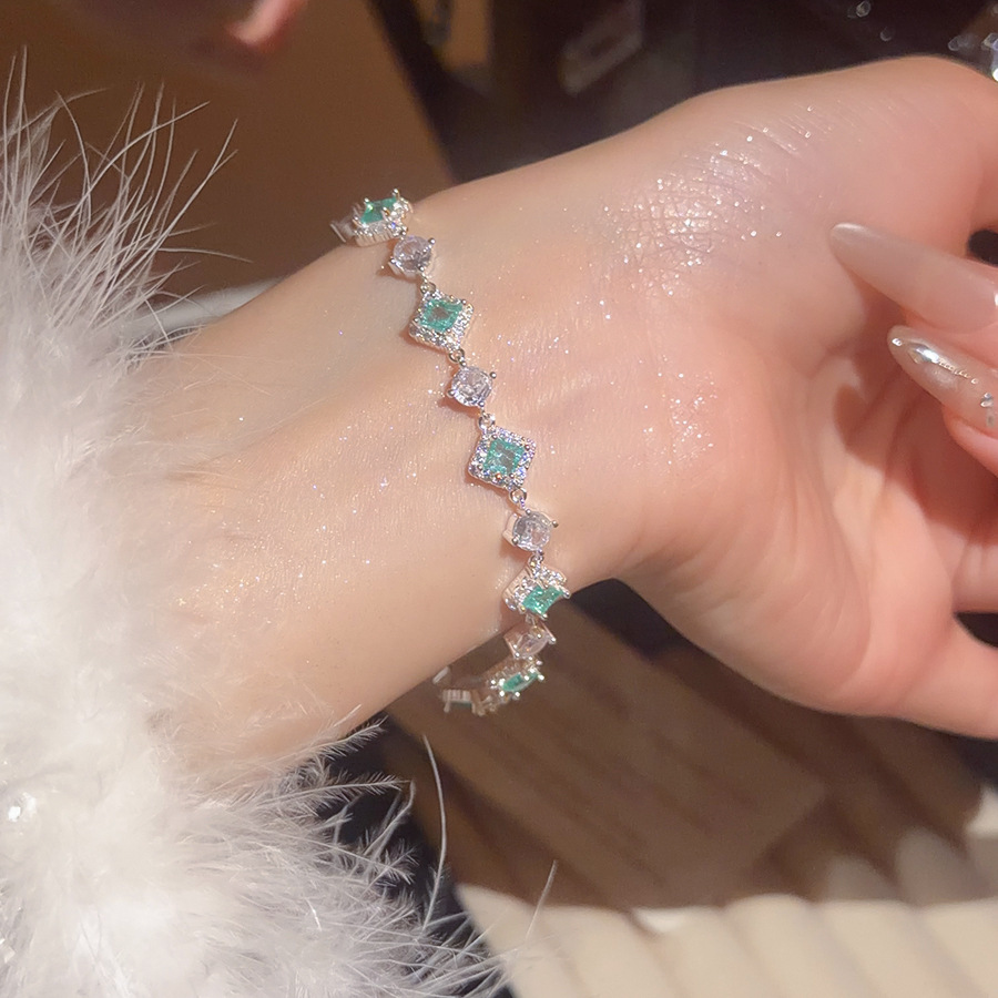 2025 New Zircon Rhombus Buckle Light Luxury Niche High-end Feel Bracelet Minimalist Style Elegant Exquisite Jewelry - view 4