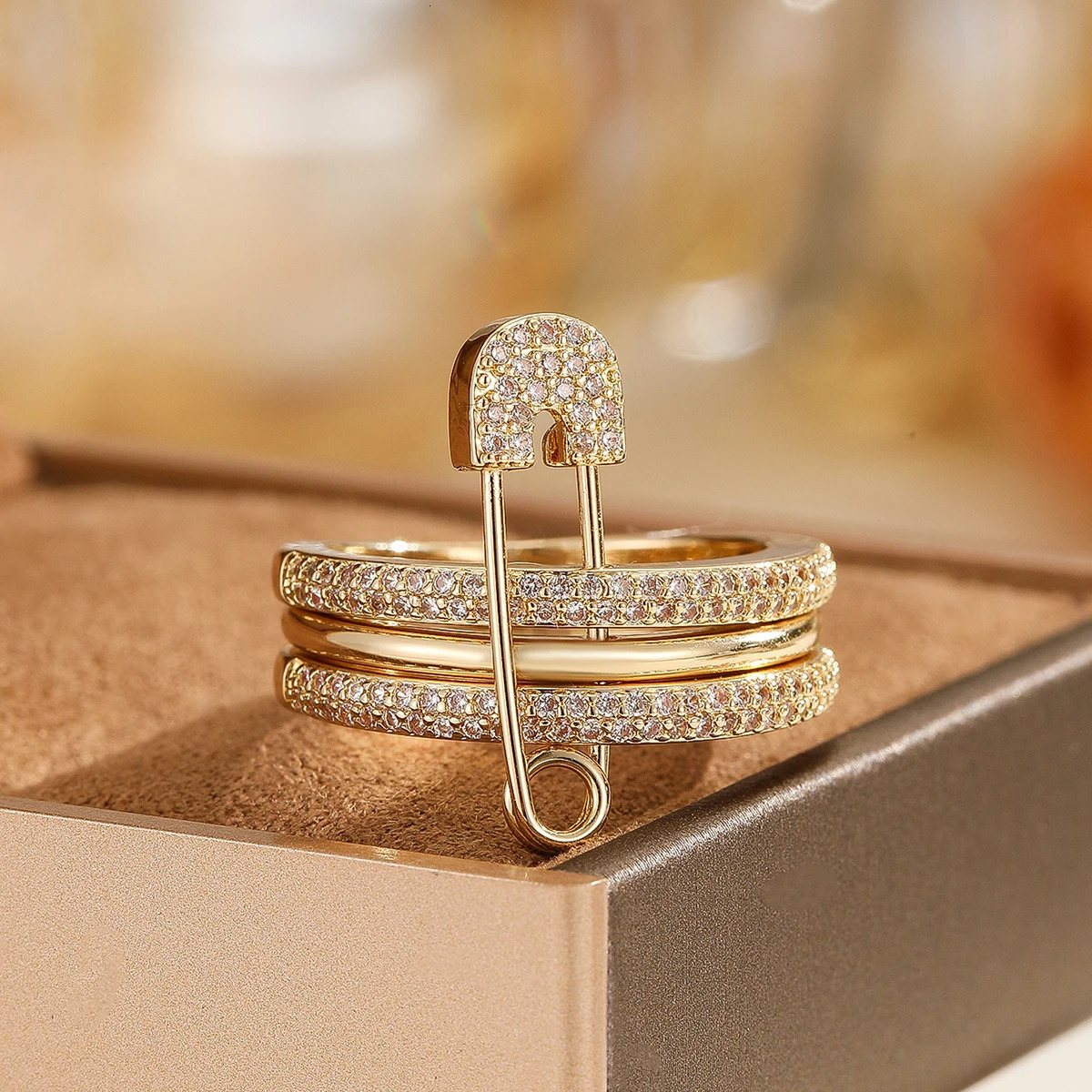 A Three-Ring Ring Fixed With A Paper Clip Made Of Copper And Inlaid With Zircon With A Unique Street Style 250415