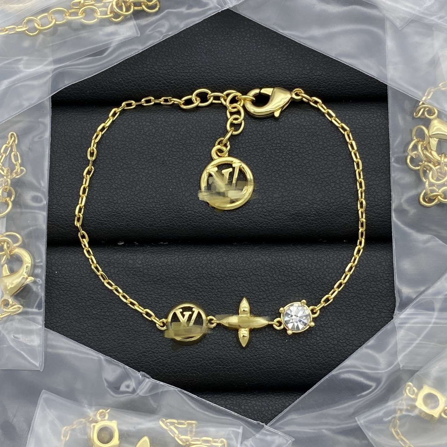 High Version Pearl 18K Clover Bracelet Letter Designer Bracelet Gold Plated Diamond Chain Luxury Gift Elegant charm Bracelet Four leaf Designer Jewelry Gift