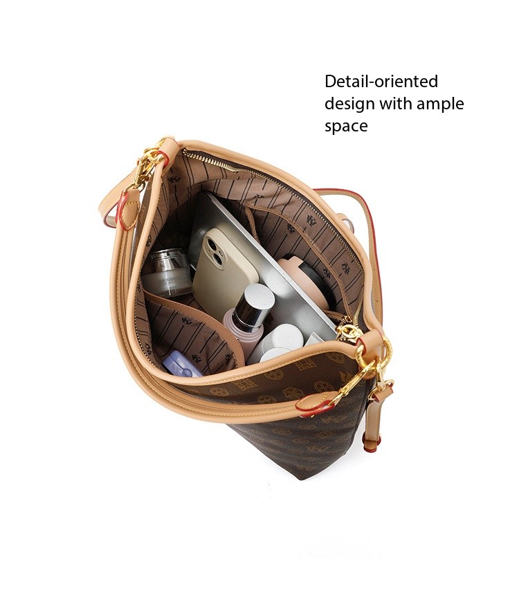 Envelope Crossbody Bag: Fashionable Casual Shoulder Bag with Wide Strap and Chain Detail