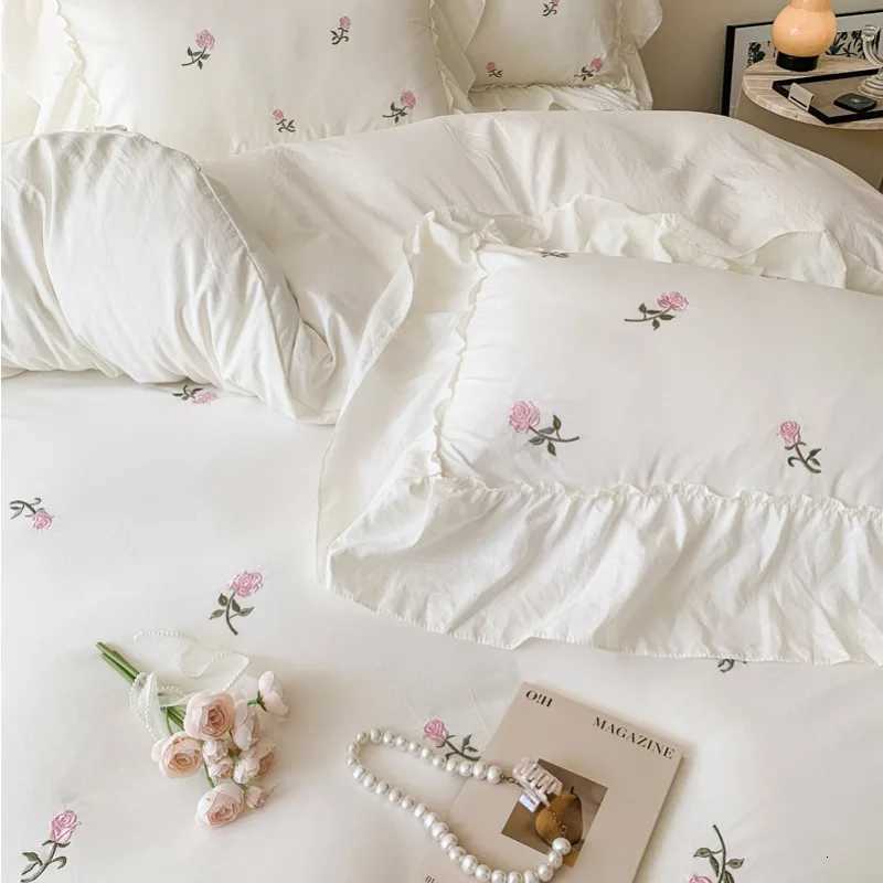 3pcs Rose Embroidered Duvet Cover Set 1Duvet Cover 2 case Without Core Princess Style Lace Bedding SetM251118
