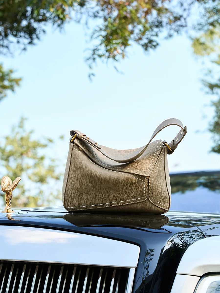 Womens bag 2025 new model single-shoulder armpit bag geometric womens leather pillow bag made of top layer cowhide crossbodyW251118