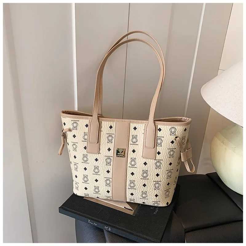 Trendy Fashion Large Capacity Crossbody Handbag For Women With Leather Material And Simple Vintage LookW251118