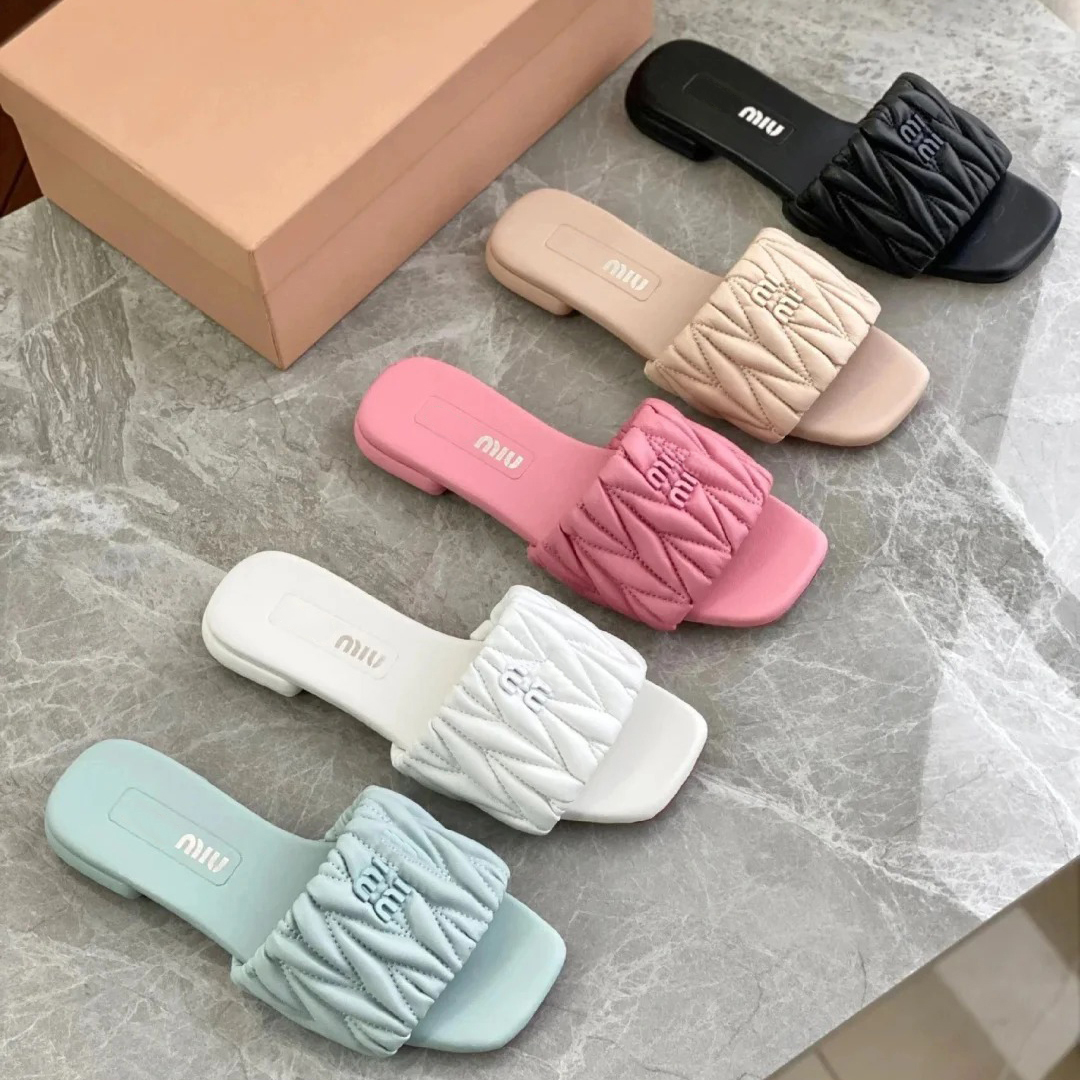 hot designer sandals 2025 new slippers miusandals luxury ladies casual shoes summer flat shoes Ladies holiday beach seaside classic slippers size 35-42