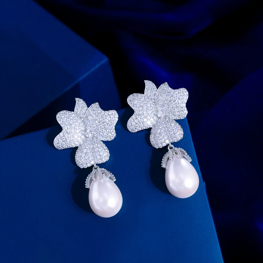 CWWZircon fancy cubic zirconia white gold large leaf flower shaped pendant with long pearl earrings suitable for womens parties CZ507 250414