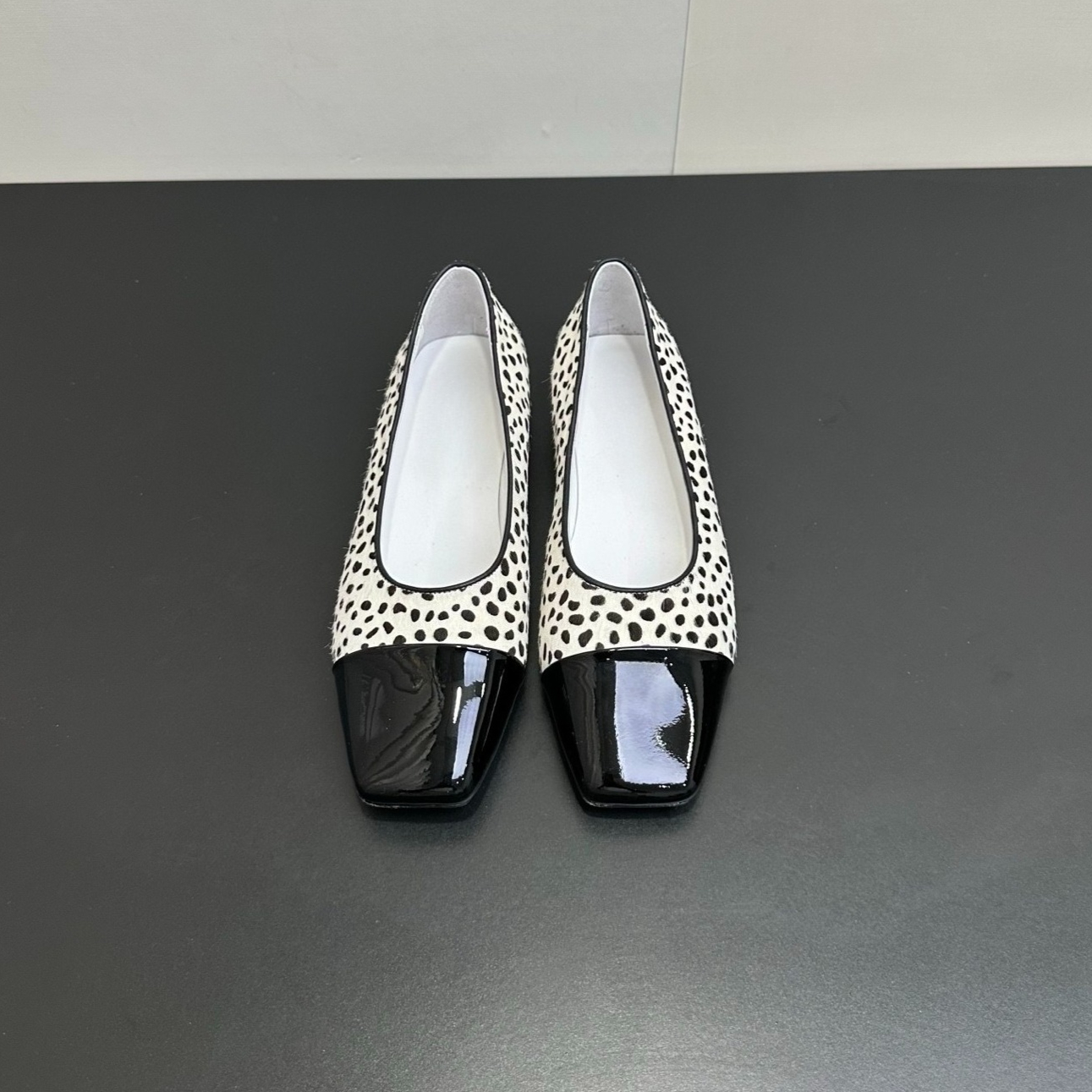 Spotted flower Black Square Toe Ballet Flats Luxury designer women slip on flat formal shoes Sequined leather ballet flat shoes Fashion dress shoes Factory footwear
