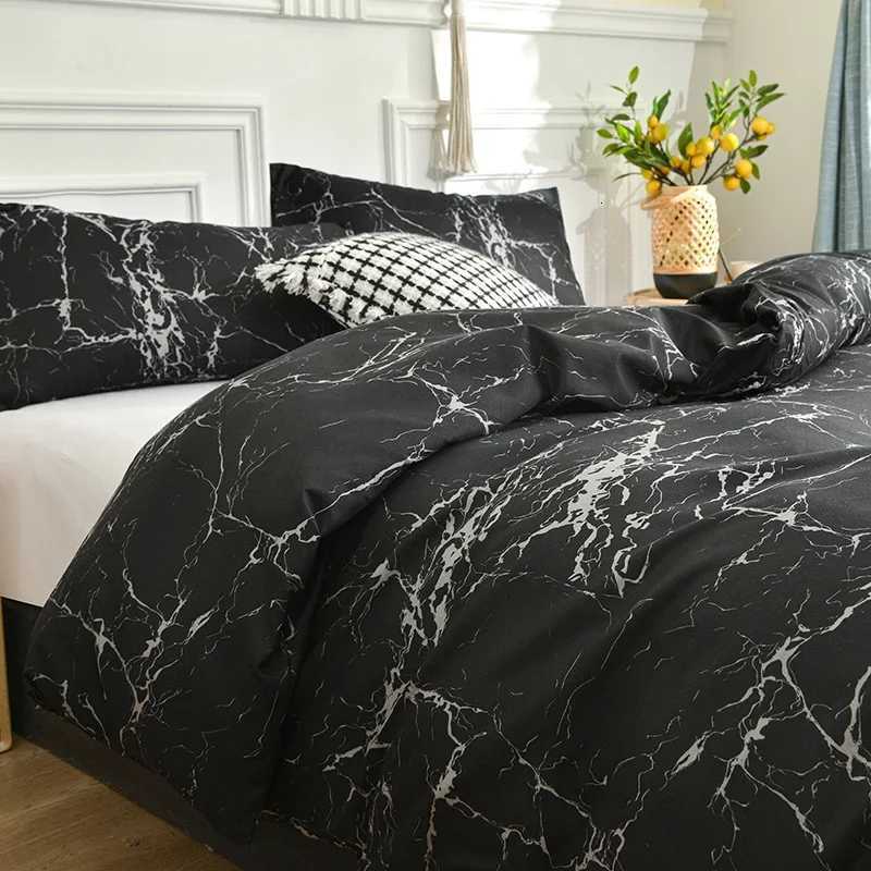 Cozy Brushed Polyester Duvet Cover Set with cases - Vibrant Print Hypoallergenic Easy Care Perfect for King/Queen BedsM251118