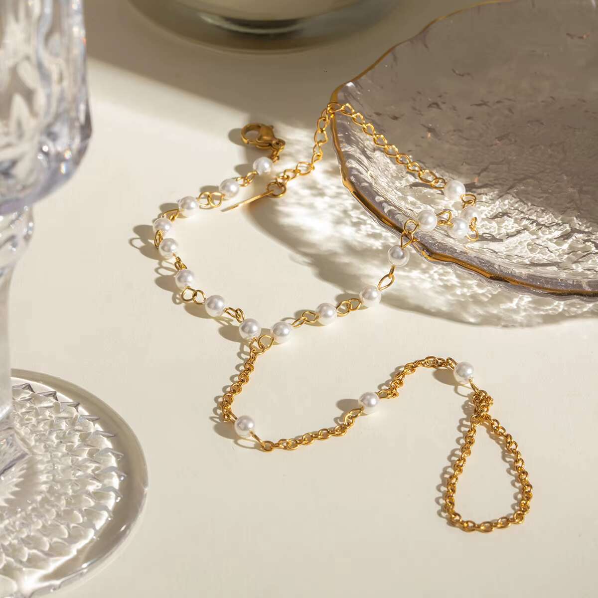 J D 18K PVD Plating White Pearl O Shaped Chain Hand Chain Bracelet Finger Bracelet