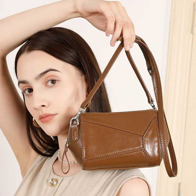 Retro Geometric Pattern Fashionable High-end 2025 New Model Premium Genuine Leather First Layer Cowhide Crossbody Womens BagW251118