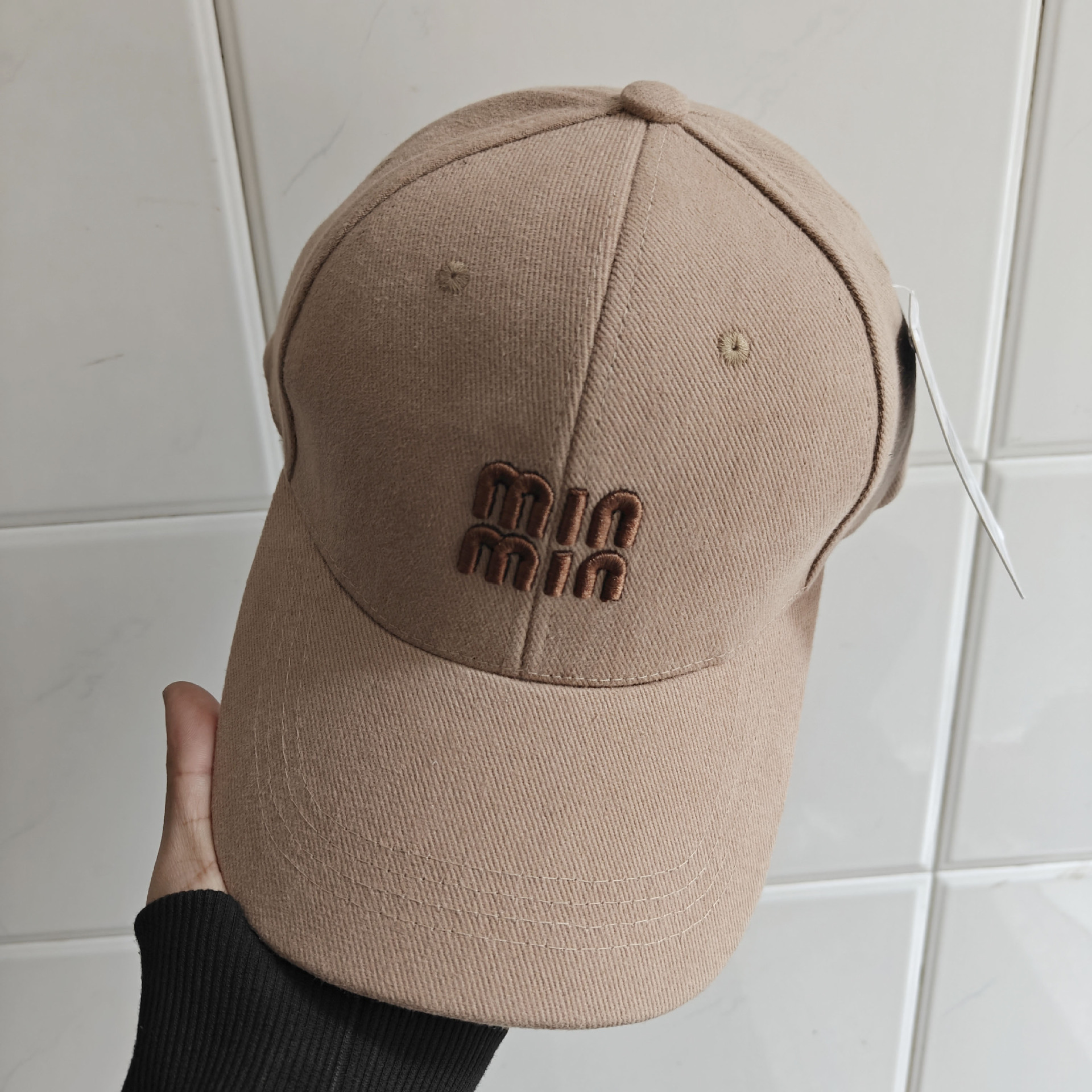 Designer hat free shipping 2025 new fashionable embroidered letter baseball cap UV resistant duckbill cap for women