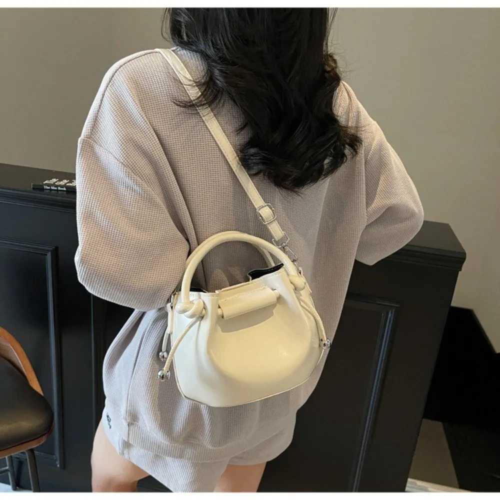 Luxury Fold Drawstring Bucket Bag Korean Style PU Leather Messenger Bag Simple Design with Inner Bag Ruched Shoulder BagW251118