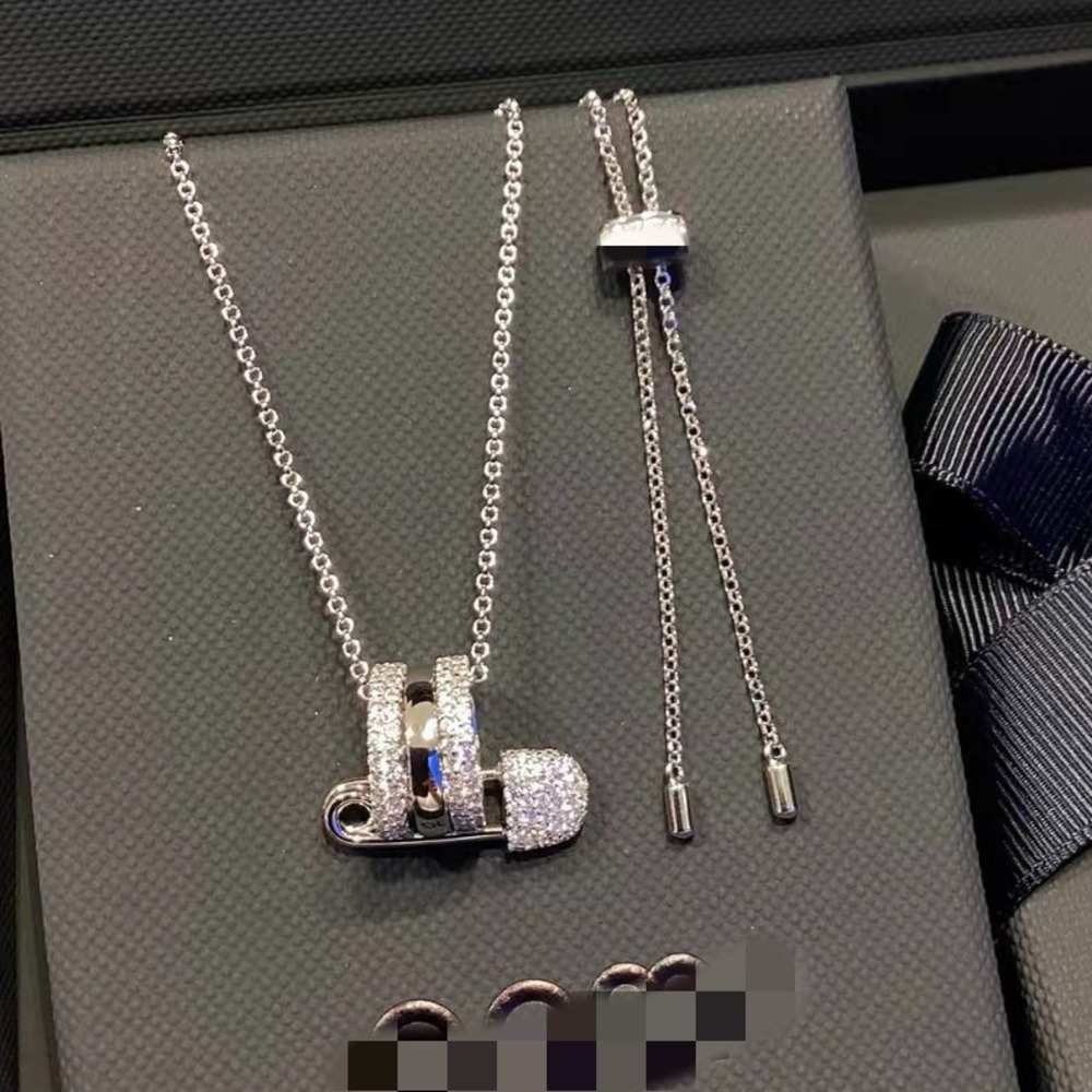 Pendant Necklaces designer apmmonaco ring 2025a Home High Edition Fashion Pin Adjustable Necklace for Women Colorblock Classic Fashion Modern Personality AA
