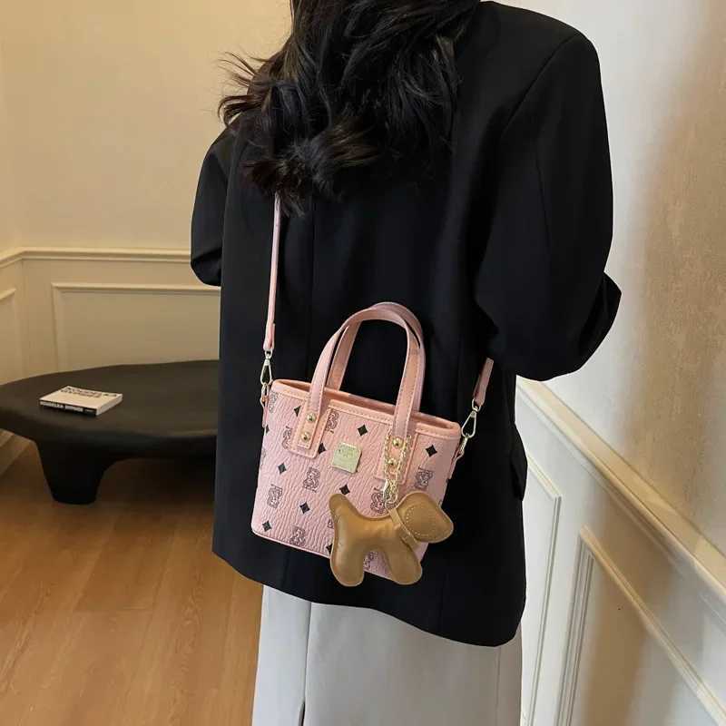 Fashionable Womens Bucket Shoulder Bag Portable Commuter Crossbody Bag Soft PU Leather Square Shape with Phone PocketW251118