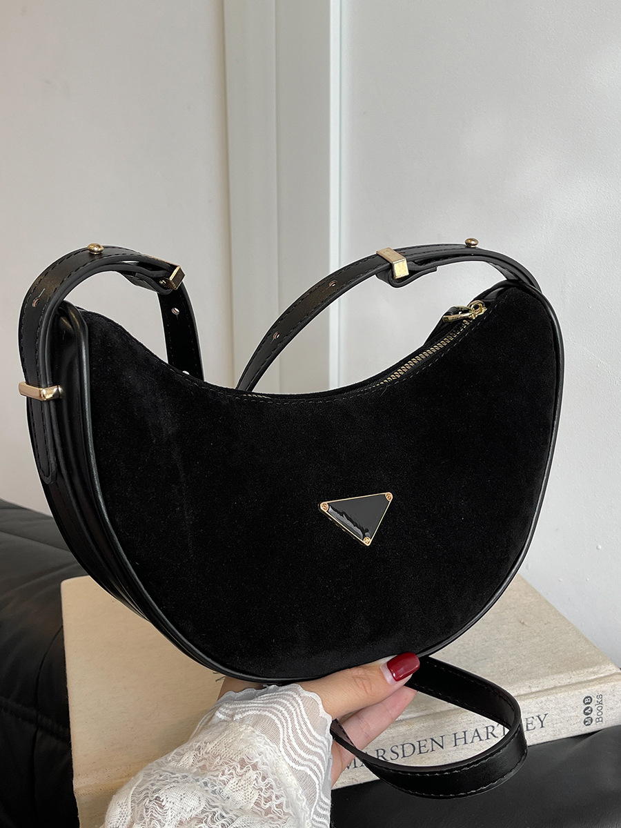 New design Retro matte crescent-shaped underarm bag for Women 2025 New style fashionable, trendy, casual and versatile shoulder bag Free shipping