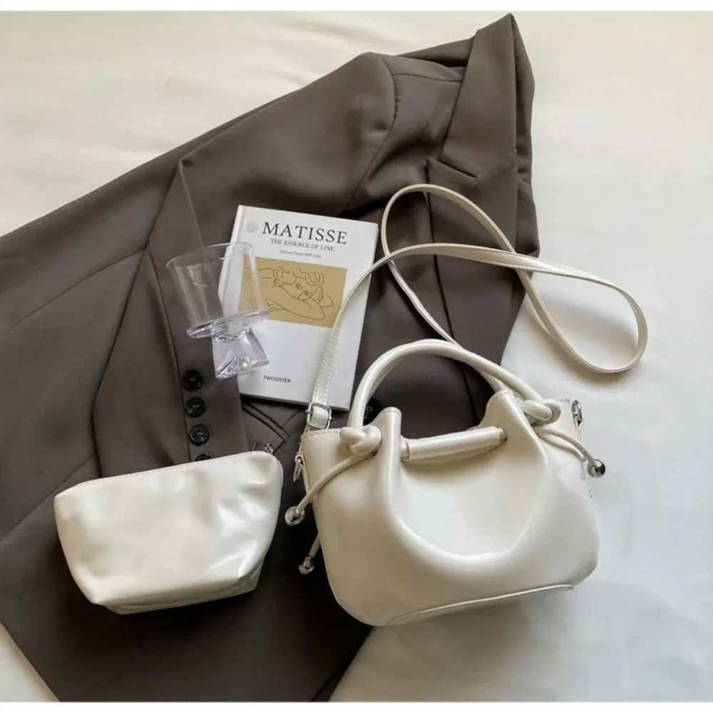 Luxury Fold Drawstring Bucket Bag Korean Style PU Leather Messenger Bag Simple Design with Inner Bag Ruched Shoulder BagW251118