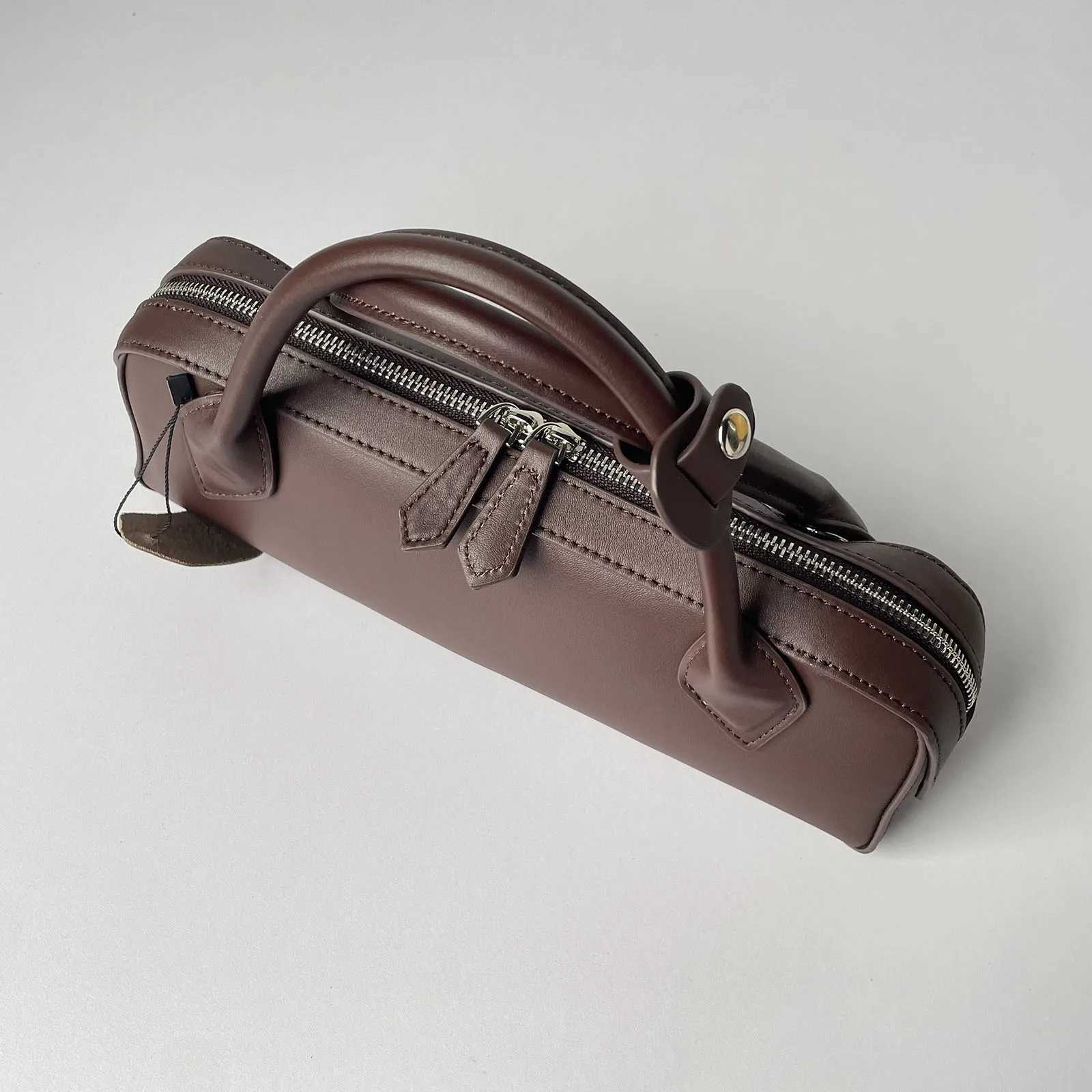 Genuine leather vintage sausage bag 2025 new niche design ins fashion Y2K high-quality cowhide womens simple long handbagW251118