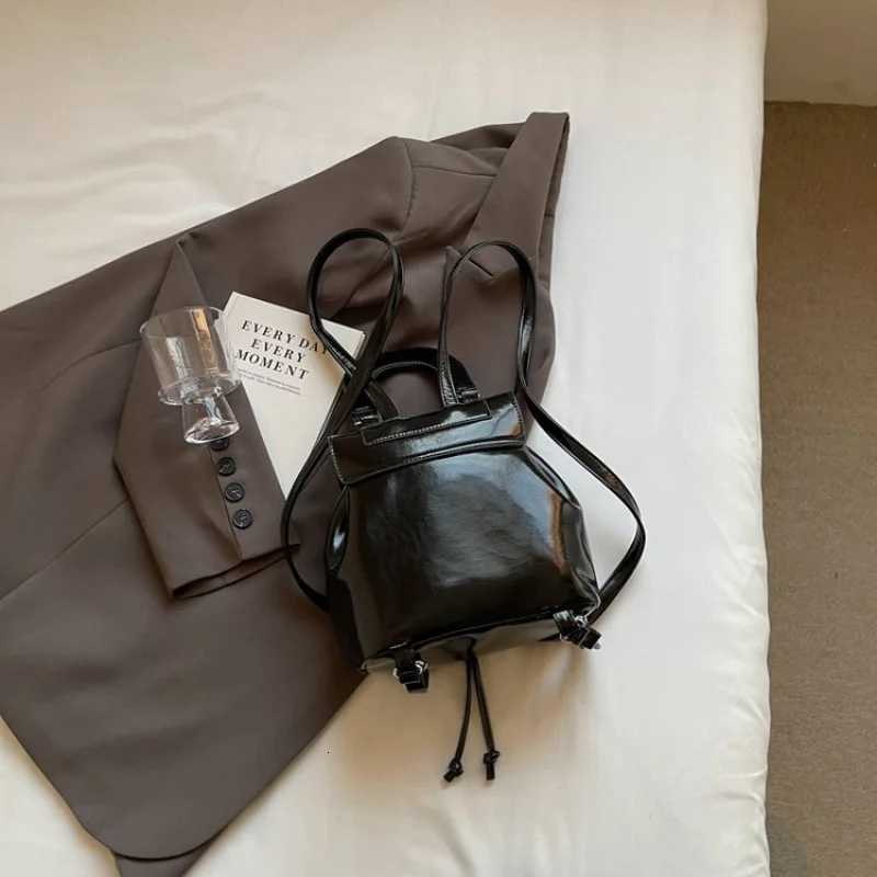 Modern Elegant Bucket Bag For Ladies With Drawstring Closure And Soft Luxurious LeatherW251118