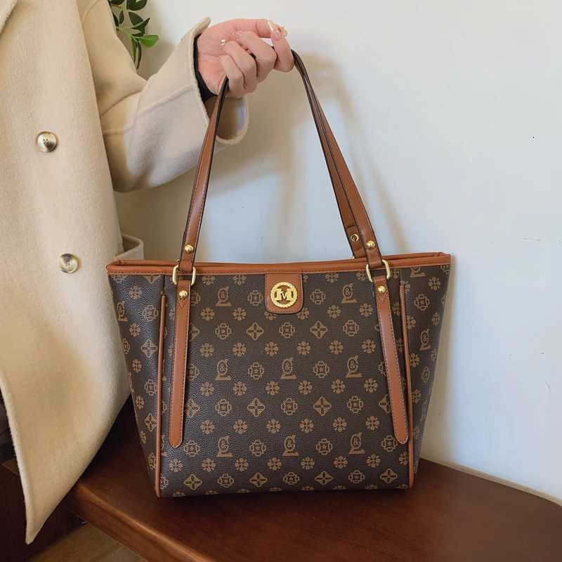 Premium Leather Messenger Bag for Ladies Designed by Famous Designer Luxury Brand Popular Classic Elegant WomenW251118