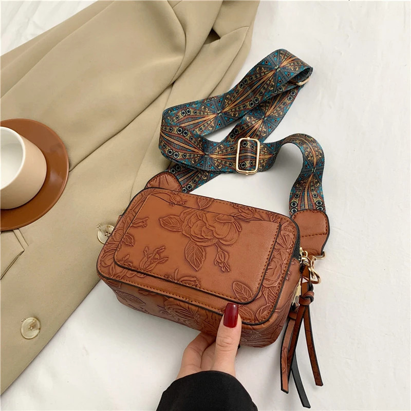 Retro Embossed Craft Camera Bag Womens Wide Shoulder Strap Oblique Shoulder Bag 250417