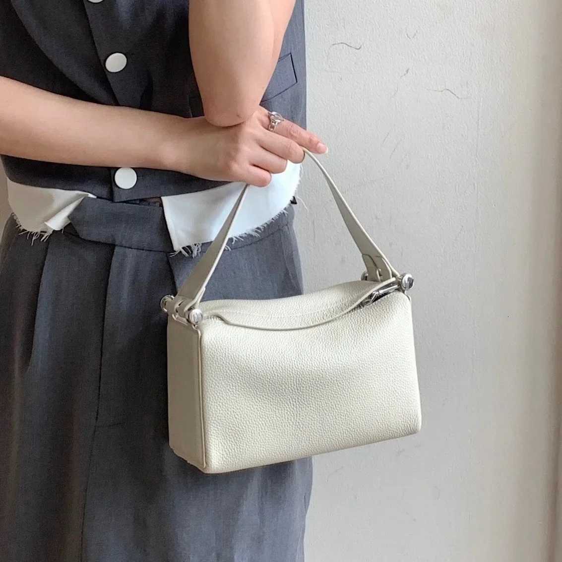 New Elegant Stylish Beige Color Commuter Tote First Layer Cow Leather Womens Handbag White-collar Worker Manage Shoulder BagW251118