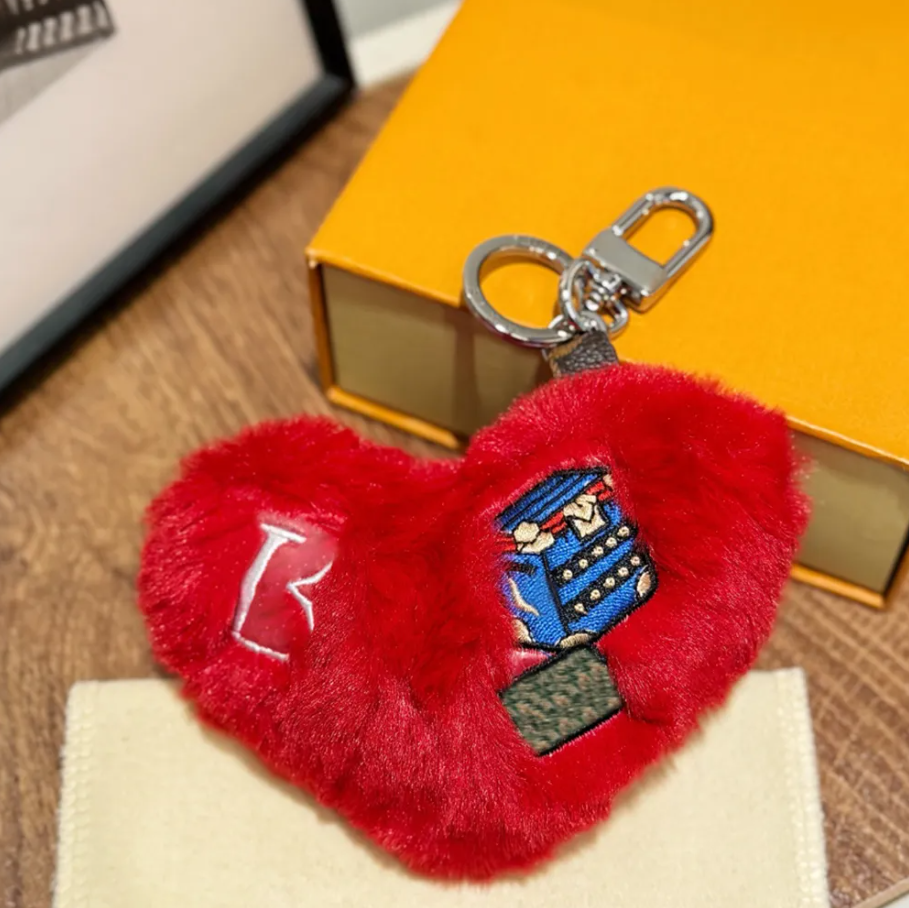 Luxury Designer Lucky Red Heart Bag Charm Keychains Bag Holder Letter Plush Keychain Designer Bag Chain Pendant Luxury Metal Car Key chain Lovely Gifts