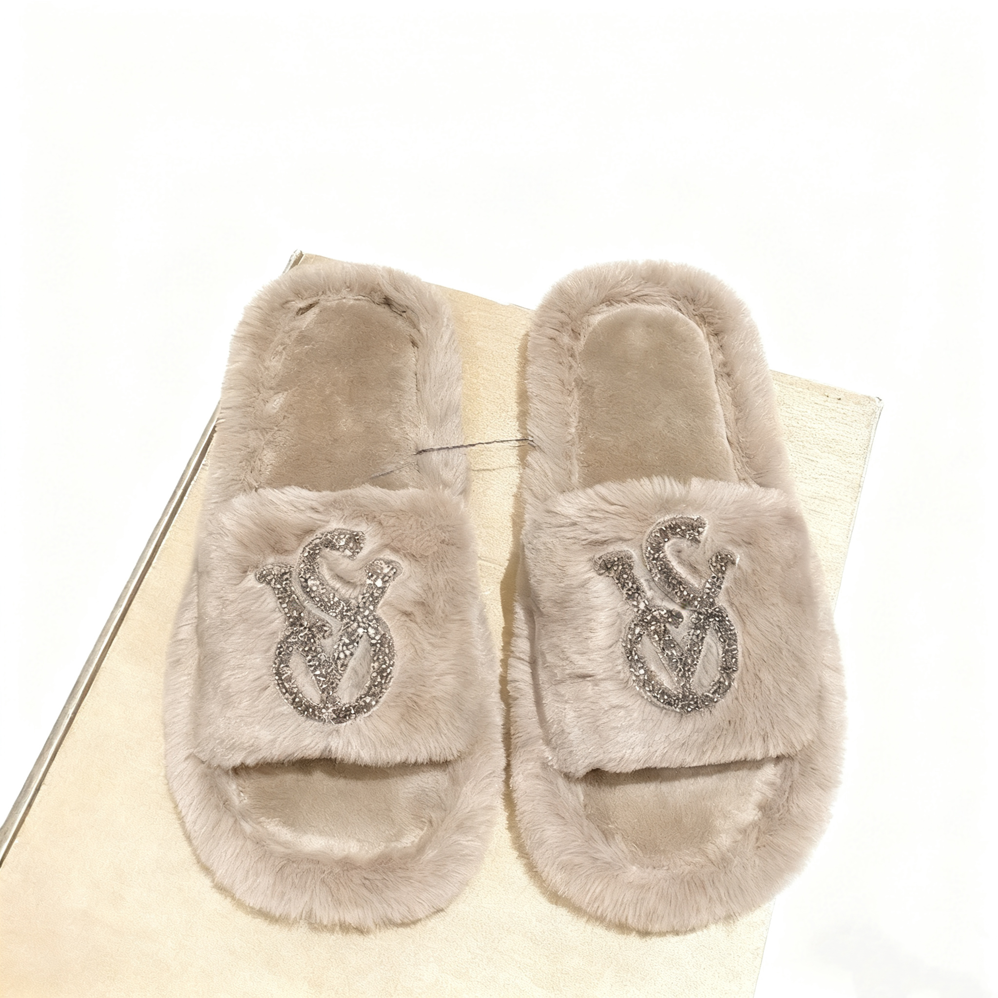 Women's Faux Fur Slides Slippers Winter Warm Rhinestone Decor Open-Toe House Shoes Fluffy Indoor Outdoor Non-Slip Footwear