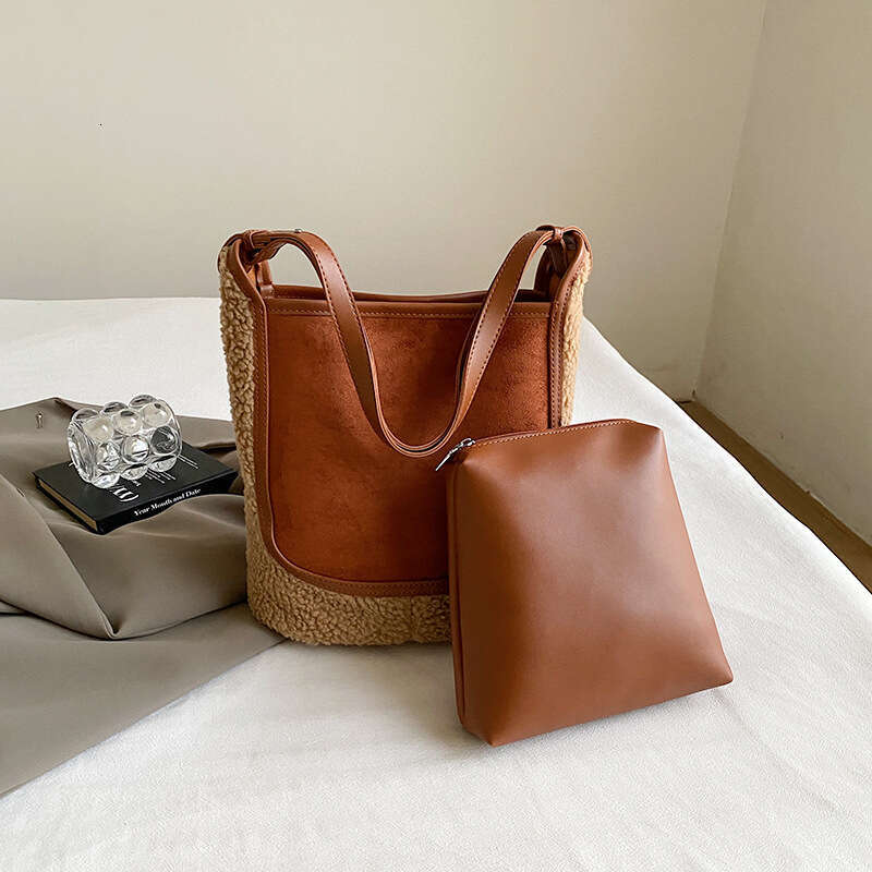 New women's with winter frosted splicing lamb wool large capacity fashionable and high-end sense, shoulder bag, bucket bun, mother bag