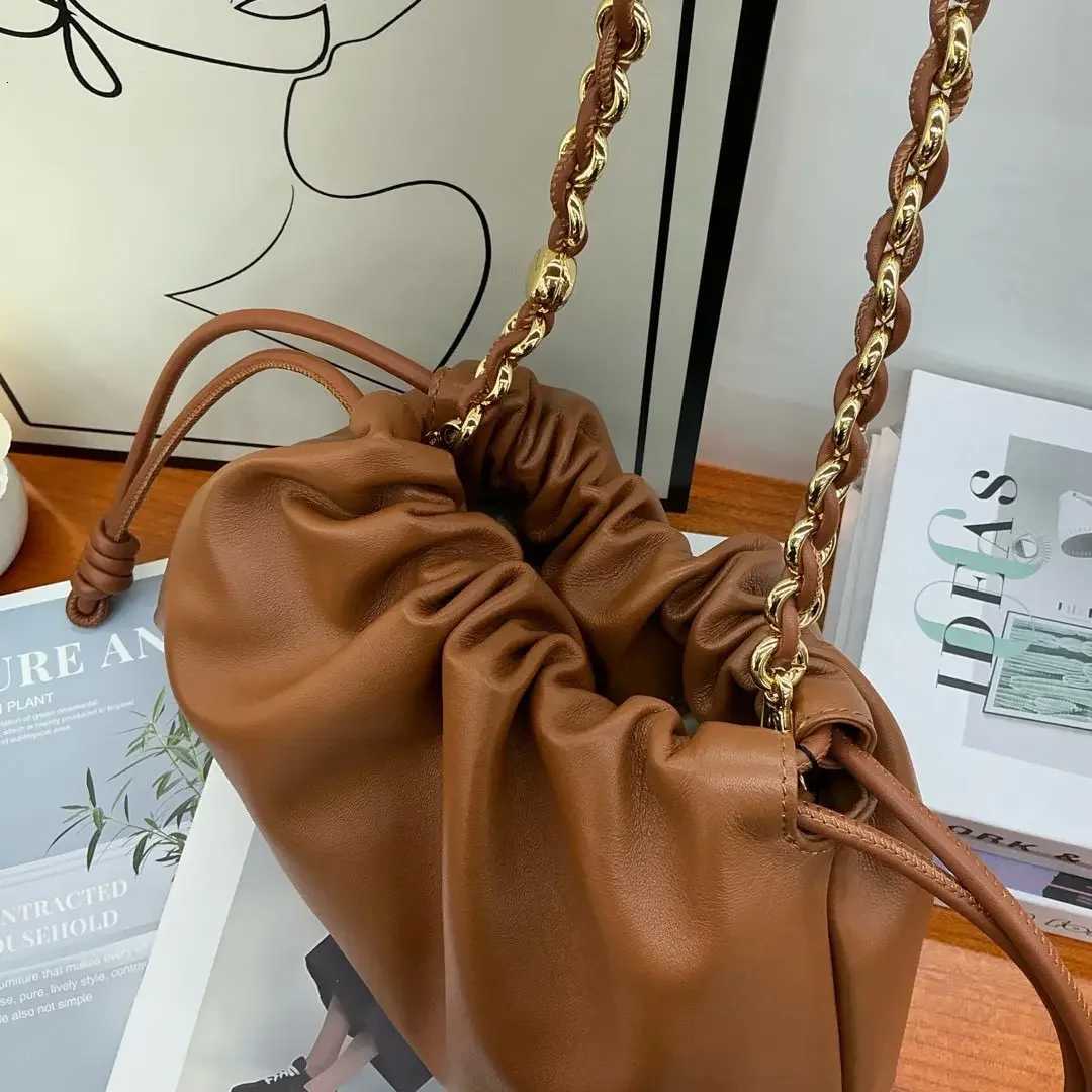 New Chinese Style Soft Cowhide Flamenco Purse Cloud Shoulder Bag Celebrity Roja Handbag Neutral Minimalist Crossbody BagW251118