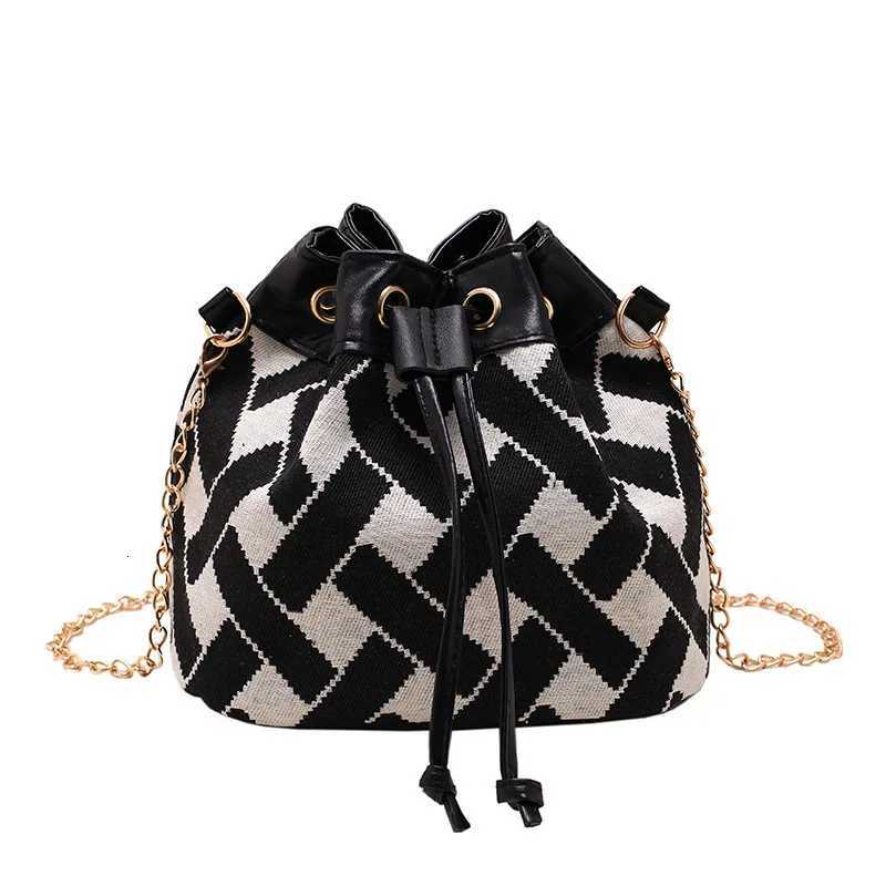 2025 Color Block Drawstring Bucket Bag for Women Winter Luxury Chain Crossbody Purse Fashion Shoulder Bag for Shopping CasualW251118