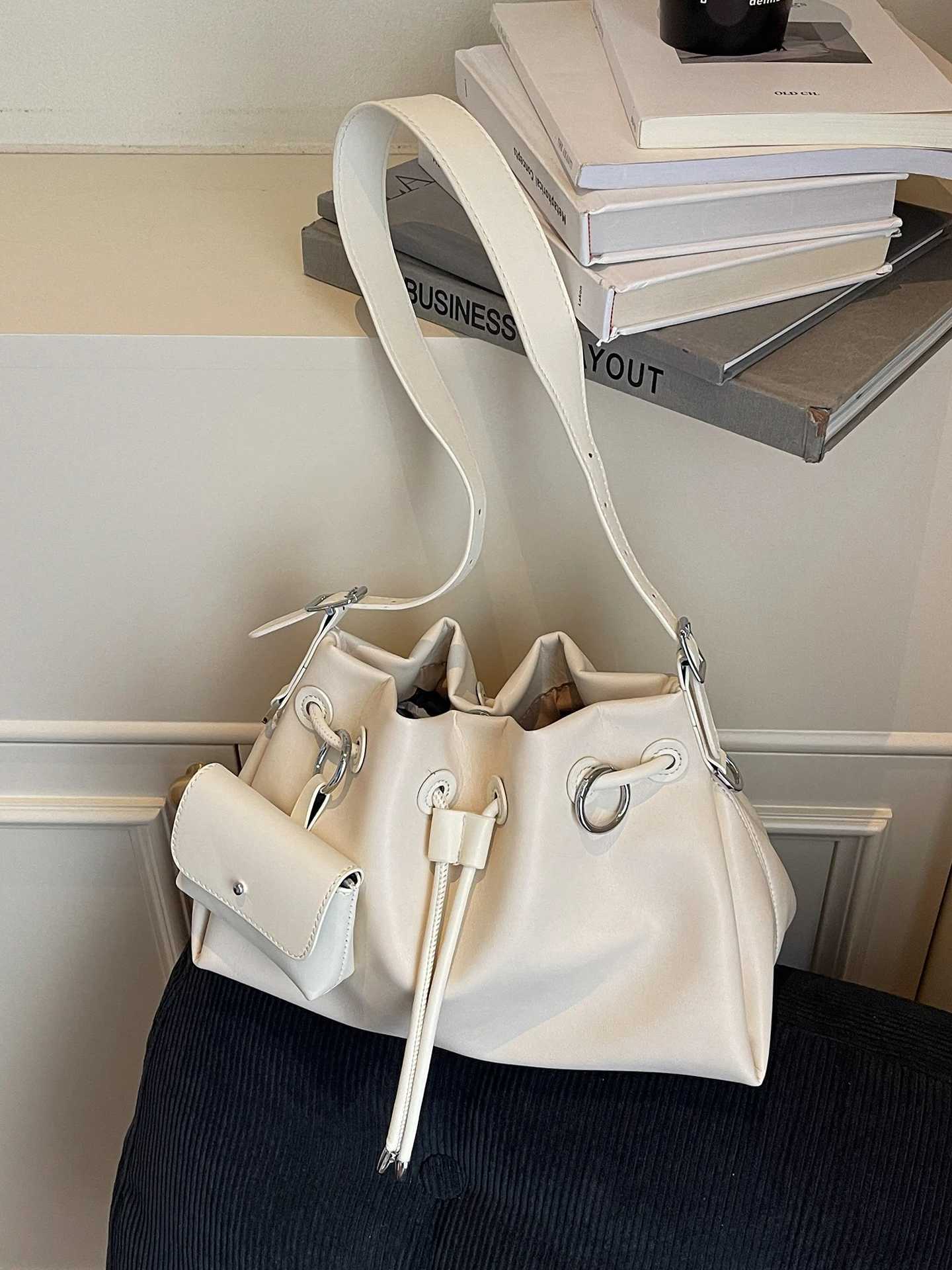 Drawstring Splicing Bucket Bag Women Summer New Korean Casual PU Handbags Fashion Versatile High End Crossbody Bag with PacketW251118