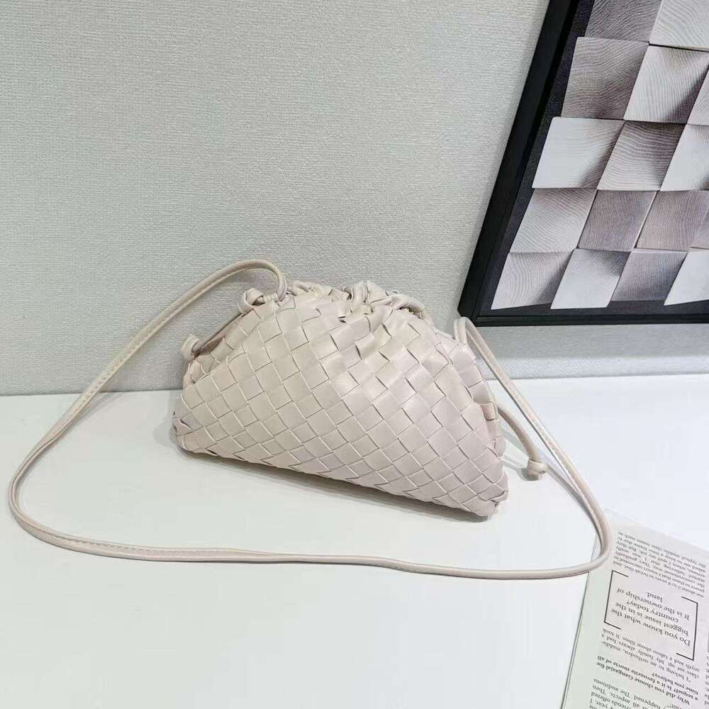 Free shipping designer bags Cross-Border Trendy Hand-Woven Cloud 2025 New European and American Fashion Single Shoulder Crossbody Dumpling Bag