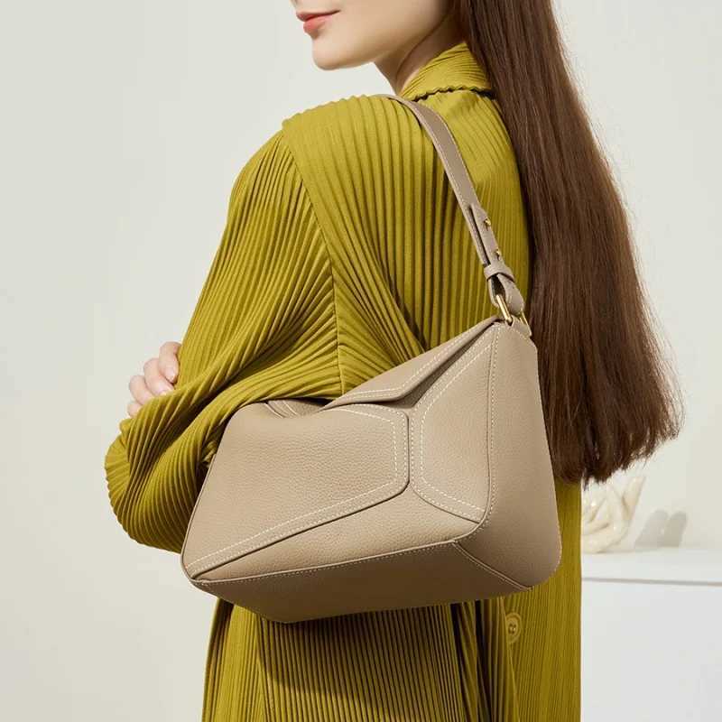 Single-Shoulder Underarm Geometric Bag Womens Full-Grain Cowhide Crossbody Commuter Bag Soft Irregular Shape Large CapacityW251118
