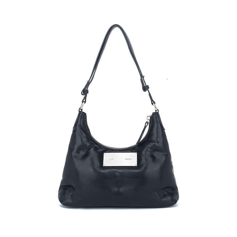 Multi colored crossbody bags are fashionable and diverse, suitable for daily use. This is the best choice to give to friends and family DH912061137