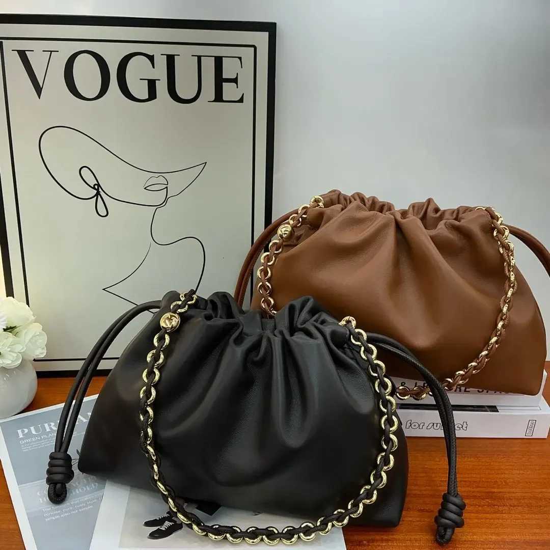 New Chinese Style Soft Cowhide Flamenco Purse Cloud Shoulder Bag Celebrity Roja Handbag Neutral Minimalist Crossbody BagW251118