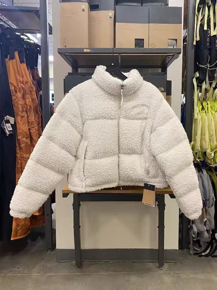 Designer Women's Down & Parkas Fashionable embroidered pattern short woolen cotton jacket for outdoor casual stand up collar and loose fit