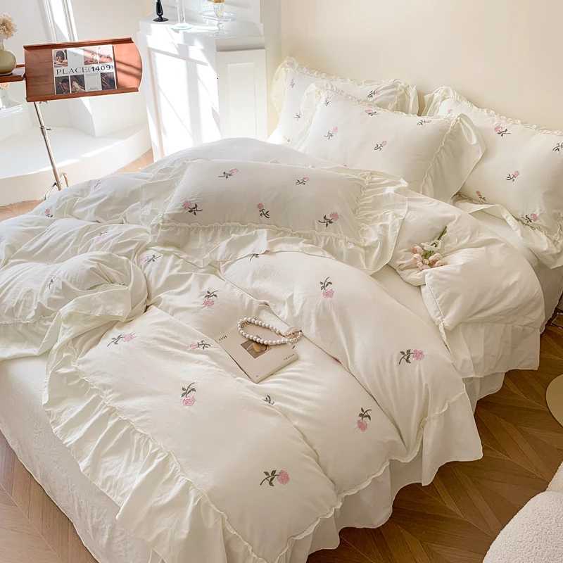3pcs Rose Embroidered Duvet Cover Set 1Duvet Cover 2 case Without Core Princess Style Lace Bedding SetM251118