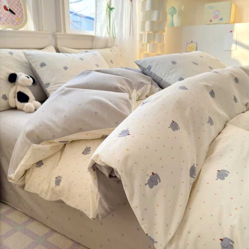 100 Cotton Luxury Duvet Cover Set with 2 cases - Fresh Cartoon Style Elegant Breathable Bedding Set Multiple SizesM251118