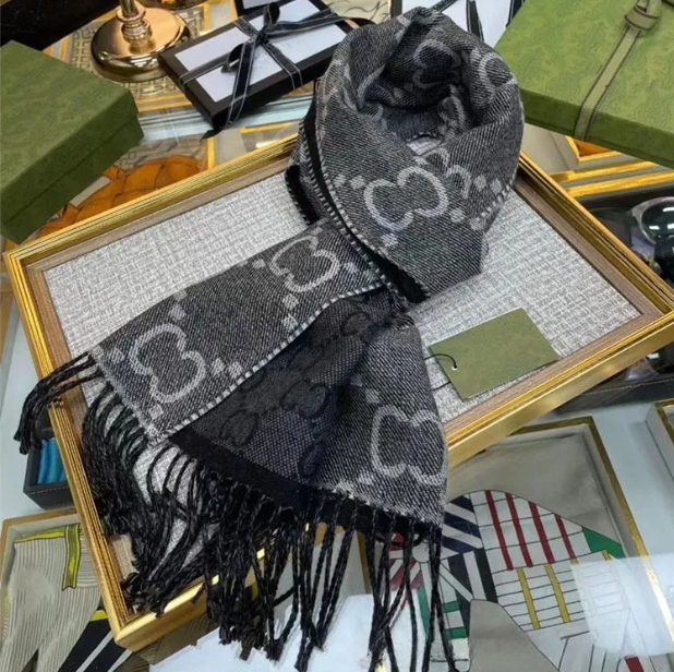 2026 Designer scarf Womens Four Seasons shawl Fashion letter scarf Mens luxury scarf5 color high quality optional size 180*70cm exquisite gift box packaging VV