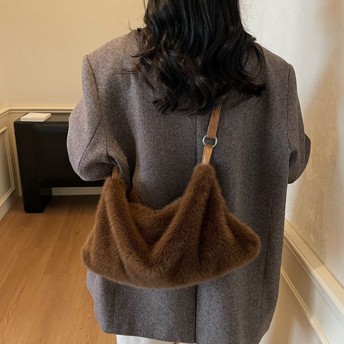 Fashion Plush Commuter Tote Bag for Women 2025 Autumn New Trendy Large Capacity Trendy Single Shoulder Crossbody Bag