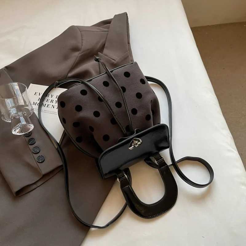 Modern Elegant Bucket Bag For Ladies With Drawstring Closure And Soft Luxurious LeatherW251118