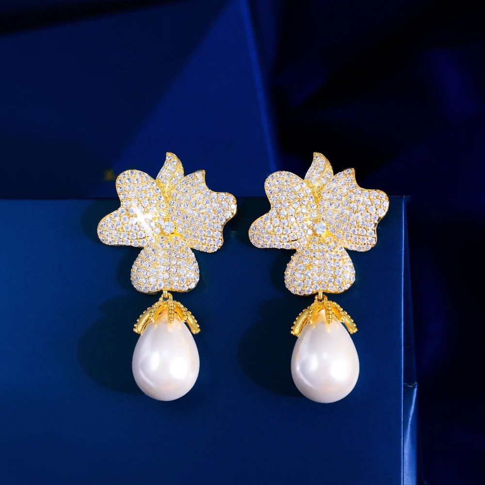 CWWZircon fancy cubic zirconia white gold large leaf flower shaped pendant with long pearl earrings suitable for womens parties CZ507 250414